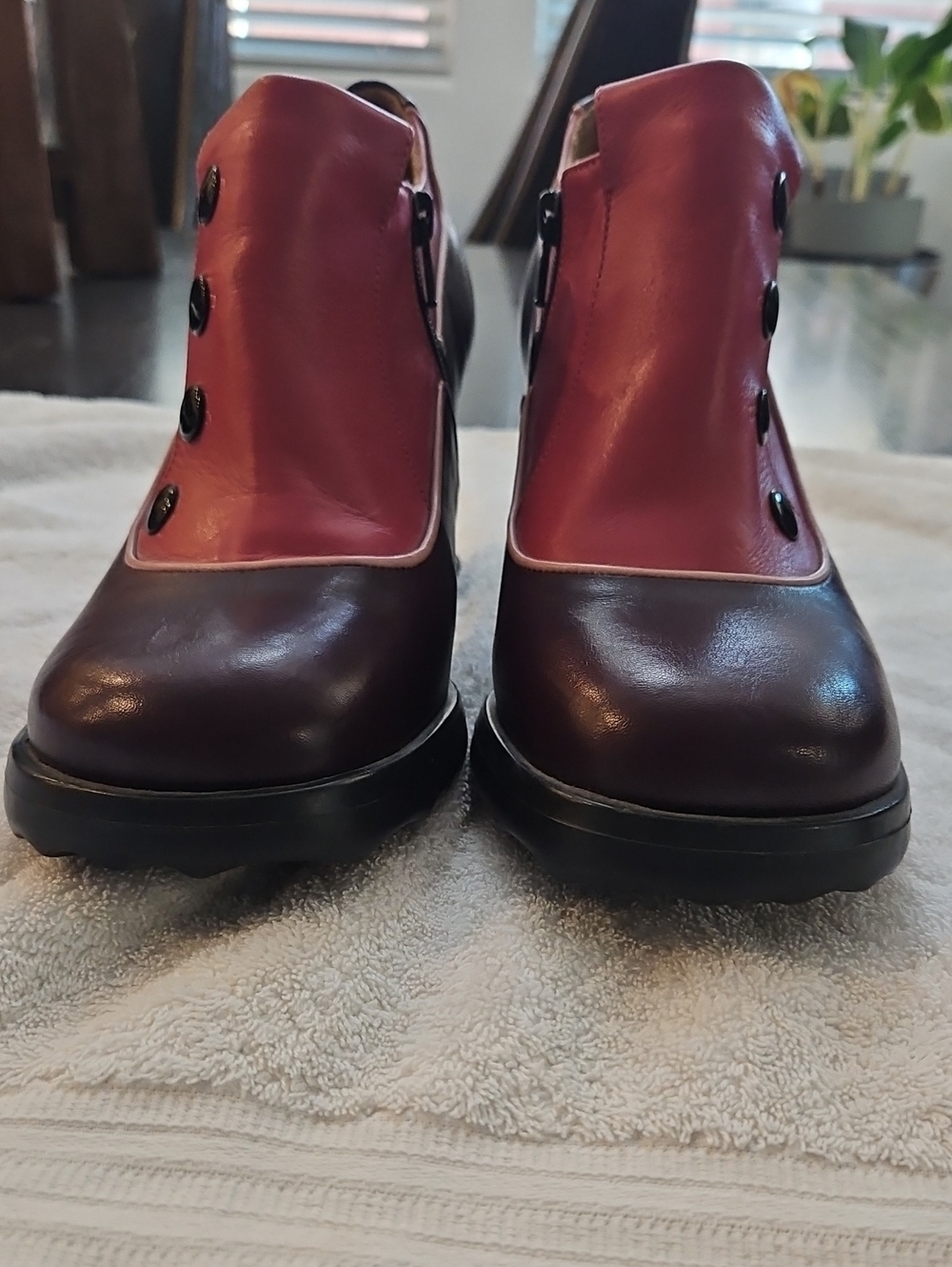 John fluevog Pink & Wine Iconic Bunny Bootie Button Accent Heels Sz 9.5 - Picture 7 of 8
